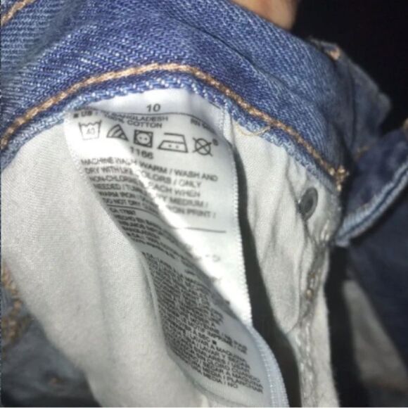 Women's Old Navy Distressed Jean Shorts - Picture 6 of 12